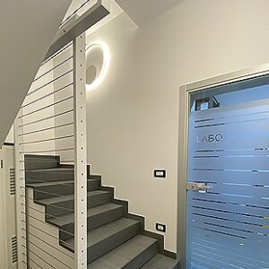 Ingresso laboratorio all'interno dell'azienda Alchem